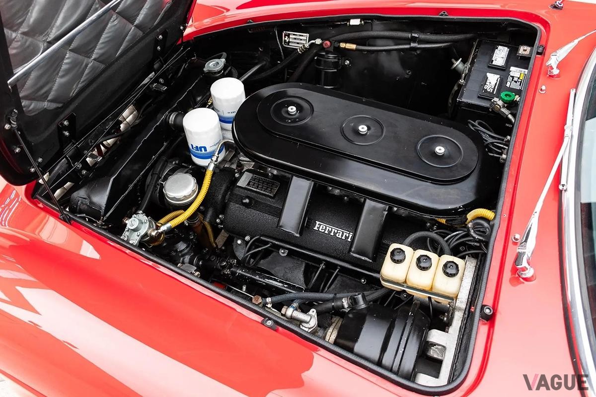 オークションに登場した1964年製フェラーリ「330 GTC」のエンジン