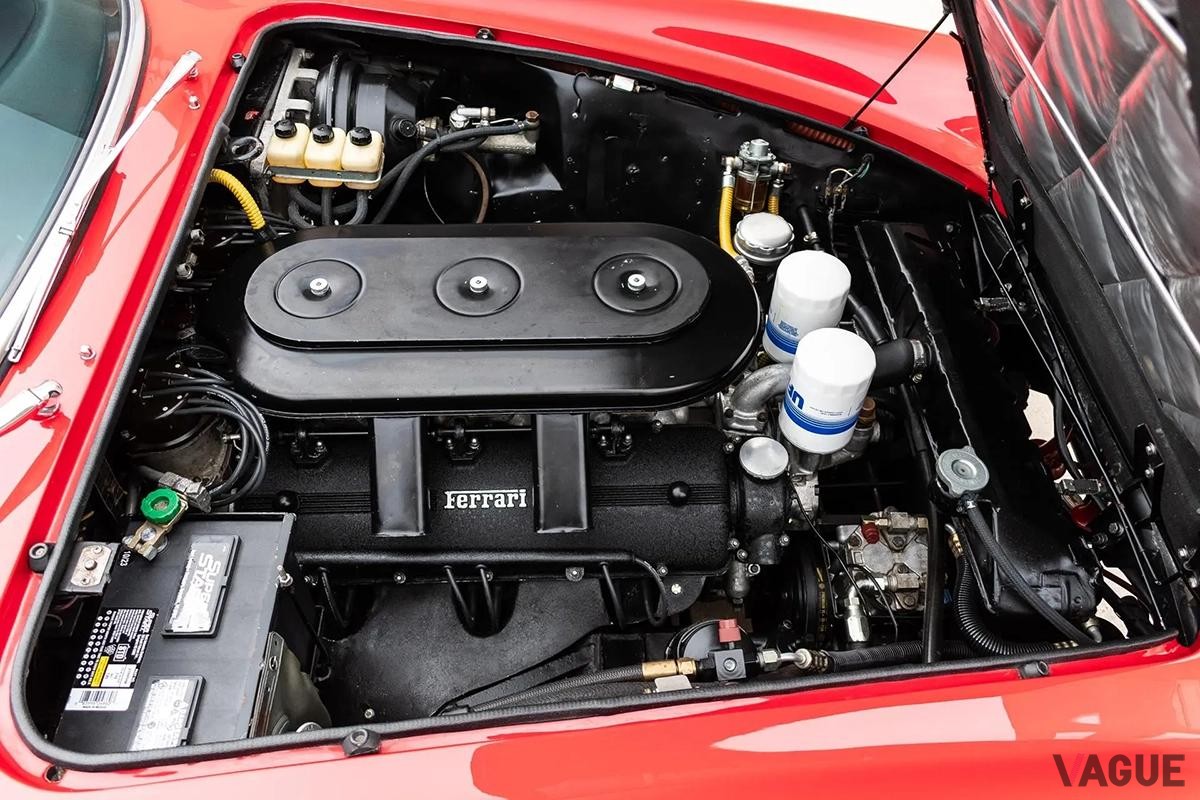 オークションに登場した1964年製フェラーリ「330 GTC」のエンジン