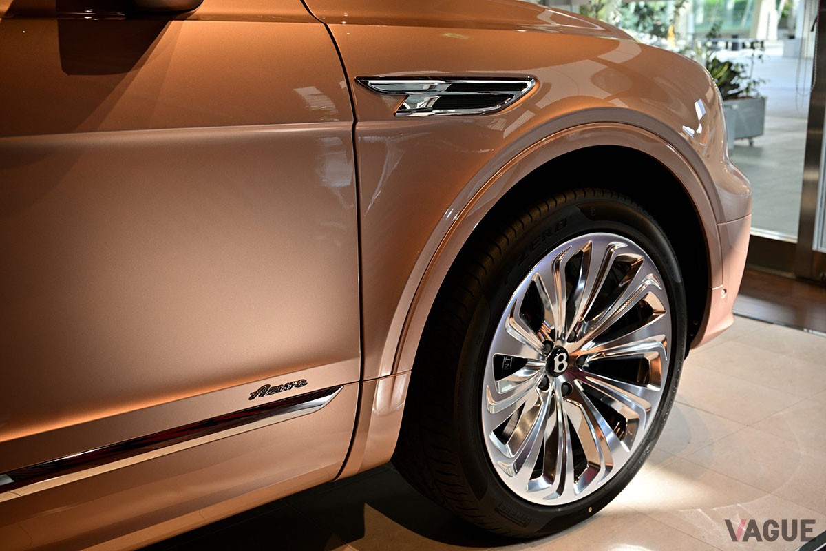 ベントレー新型「ベンテイガEWB」