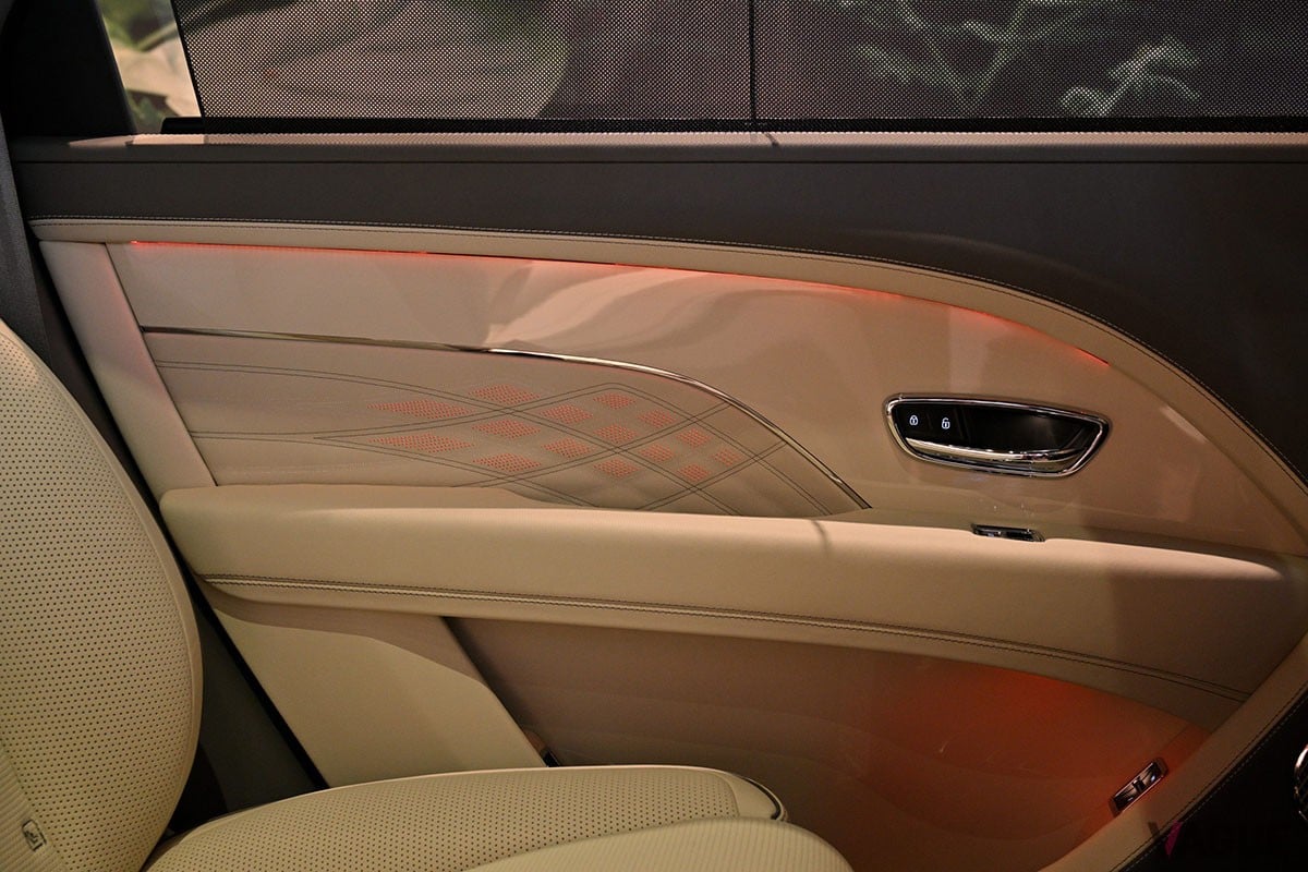 ベントレー新型「ベンテイガEWB」のインテリア