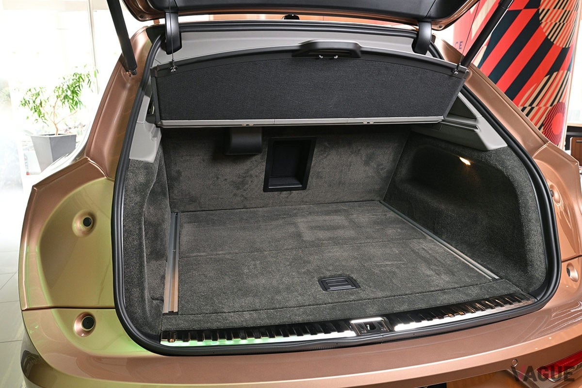 ベントレー新型「ベンテイガEWB」のラゲッジスペース