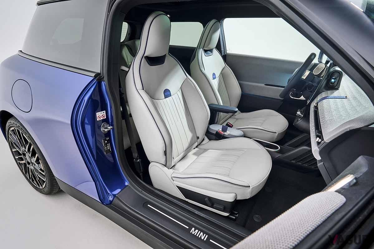 新型「ミニ・クーパー3ドア」のインテリア