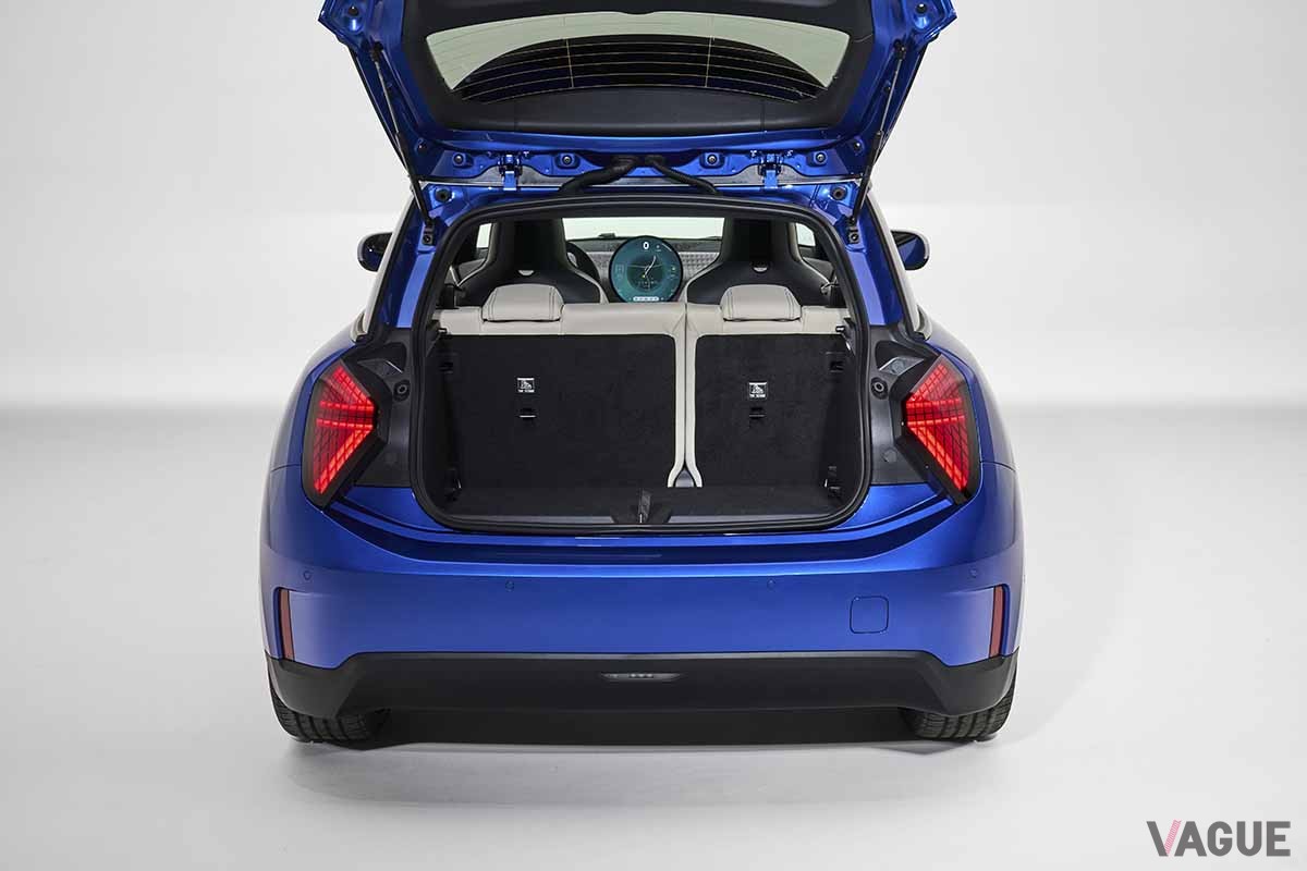 新型「ミニ・クーパー3ドア」のインテリア