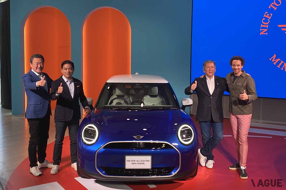 新型「ミニ・クーパー3ドア」の発表会の様子