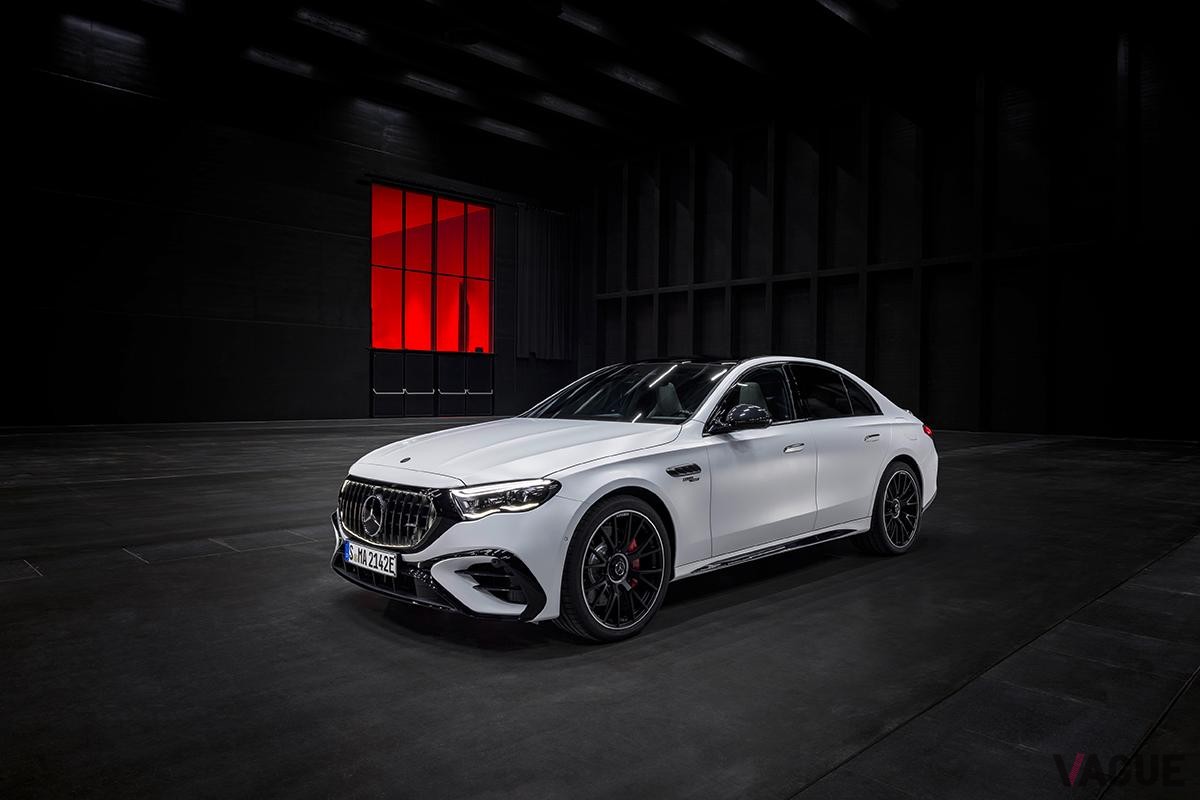 欧州で発表された新型メルセデスAMG「E53ハイブリッド4MATIC＋」セダン