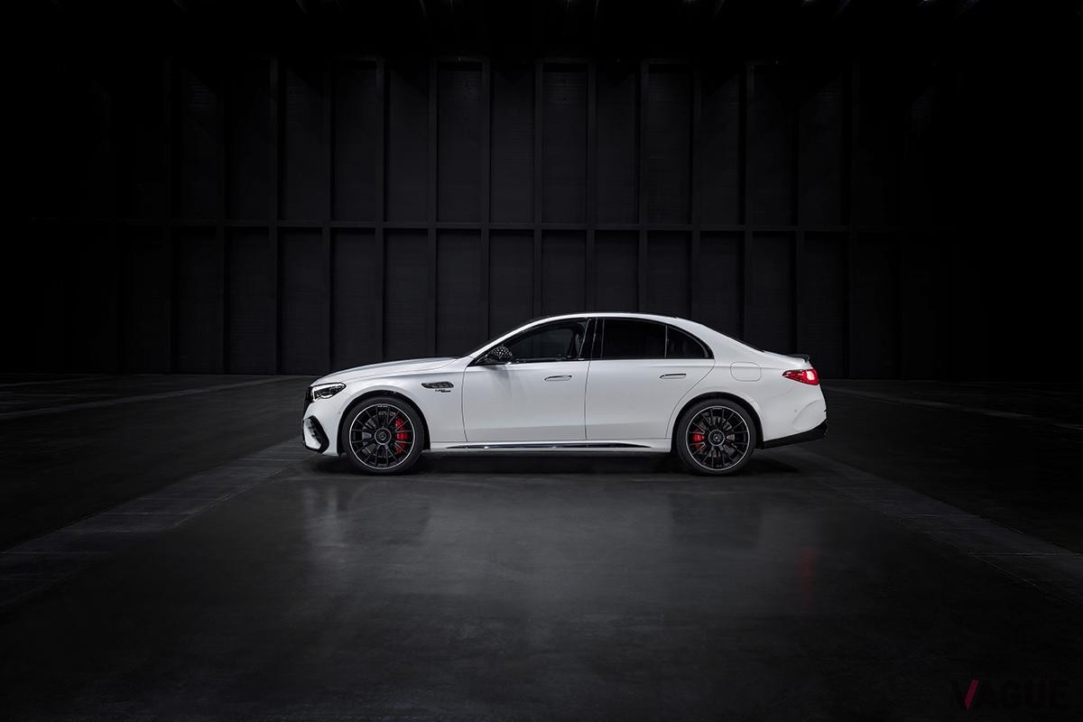 欧州で発表された新型メルセデスAMG「E53ハイブリッド4MATIC＋」セダン