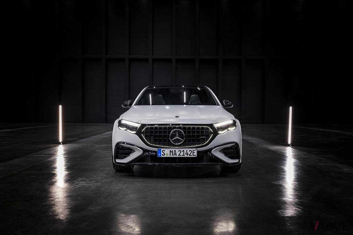 欧州で発表された新型メルセデスAMG「E53ハイブリッド4MATIC＋」セダン