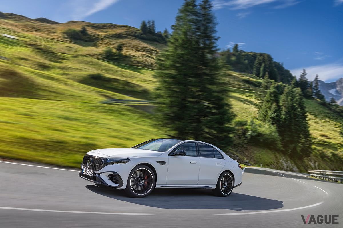 欧州で発表された新型メルセデスAMG「E53ハイブリッド4MATIC＋」セダン