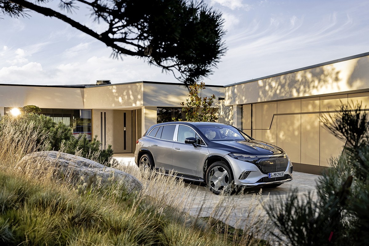 欧州市場で発売された新型メルセデス・マイバッハ「EQS680 SUV」