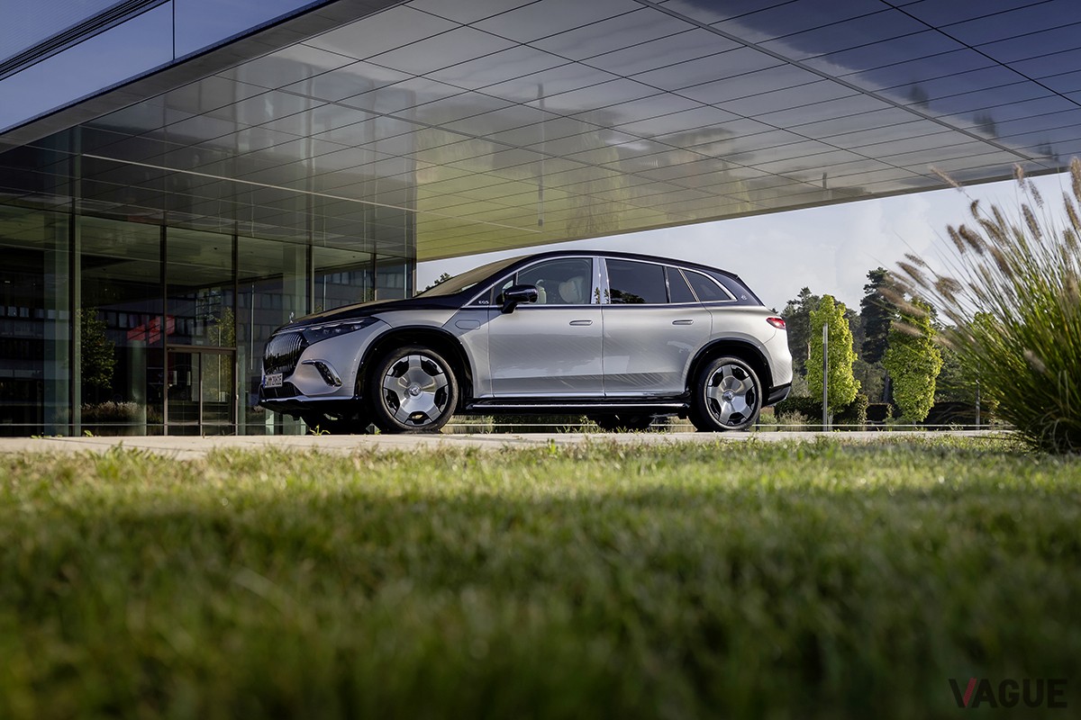 欧州市場で発売された新型メルセデス・マイバッハ「EQS680 SUV」