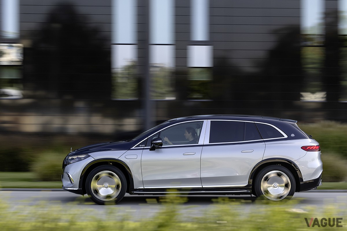 欧州市場で発売された新型メルセデス・マイバッハ「EQS680 SUV」