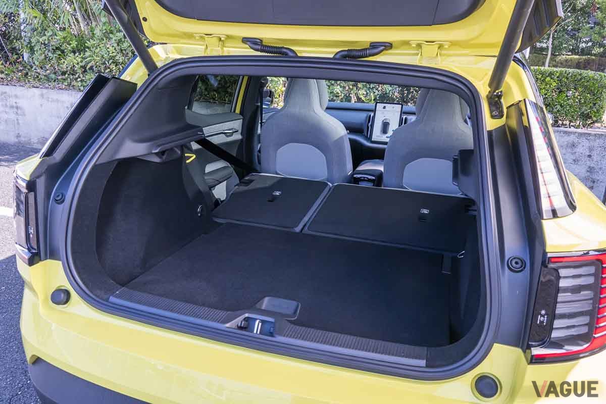 ボルボ新型「EX30」の荷室
