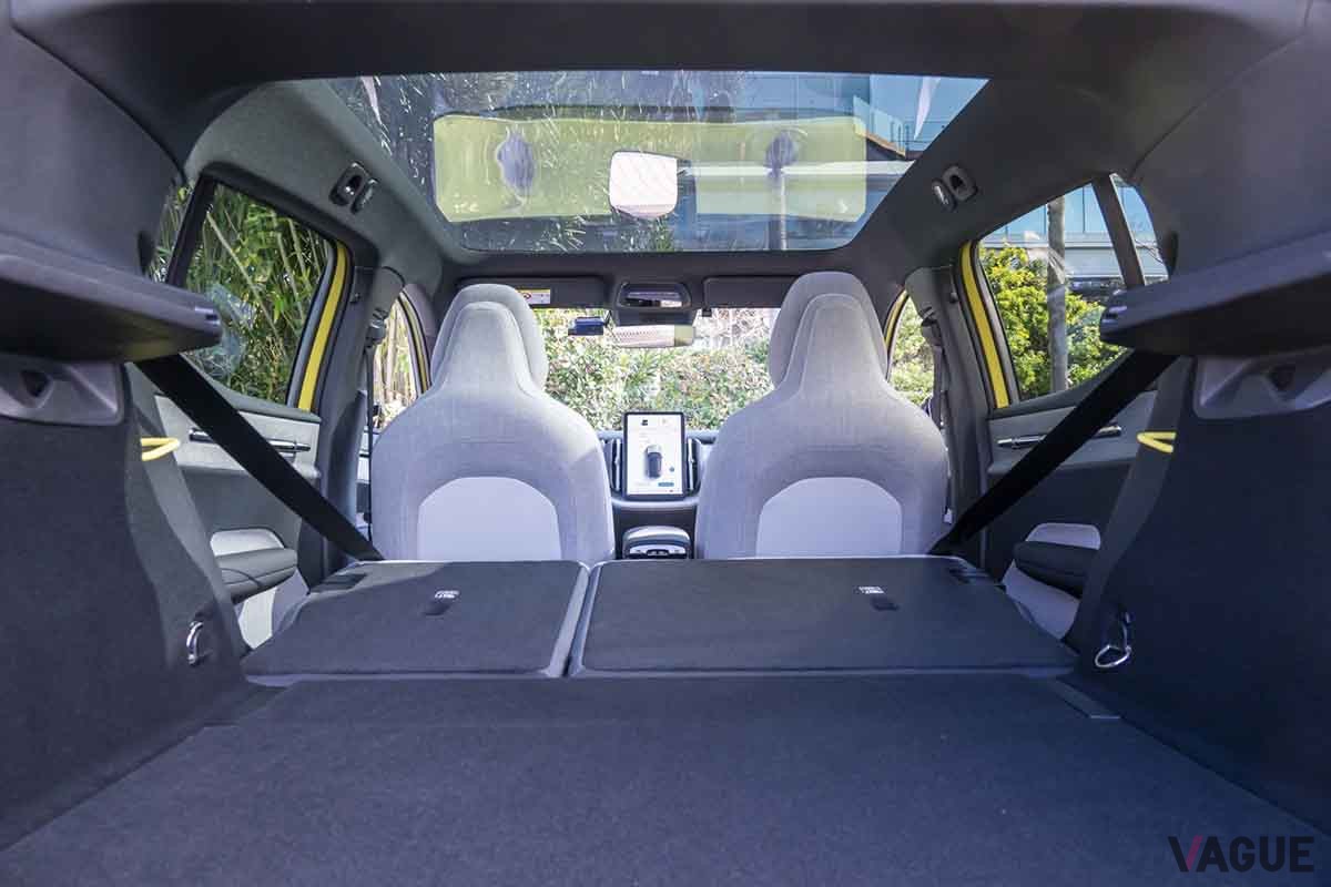 ボルボ新型「EX30」の荷室