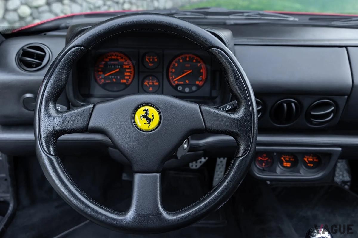 米国オークションに登場した1995年式フェラーリ「F512M」。左ハンドルだが希少な日本仕様モデルだ