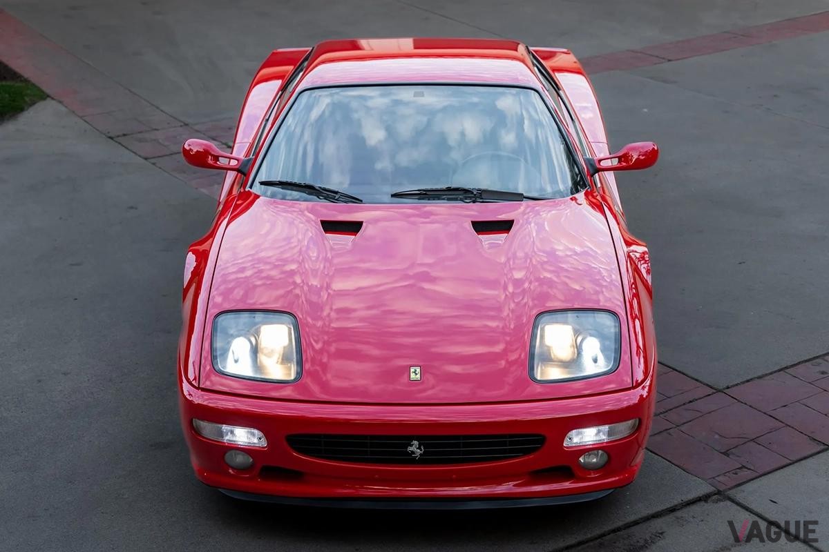 米国オークションに登場した1995年式フェラーリ「F512M」。左ハンドルだが希少な日本仕様モデルだ