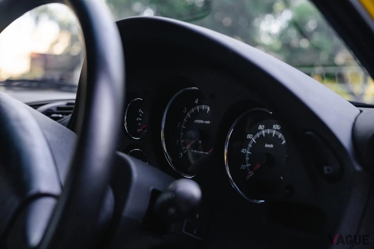 米国オークションに登場した1997年式マツダ「RX-7 タイプRS-R」のインテリア