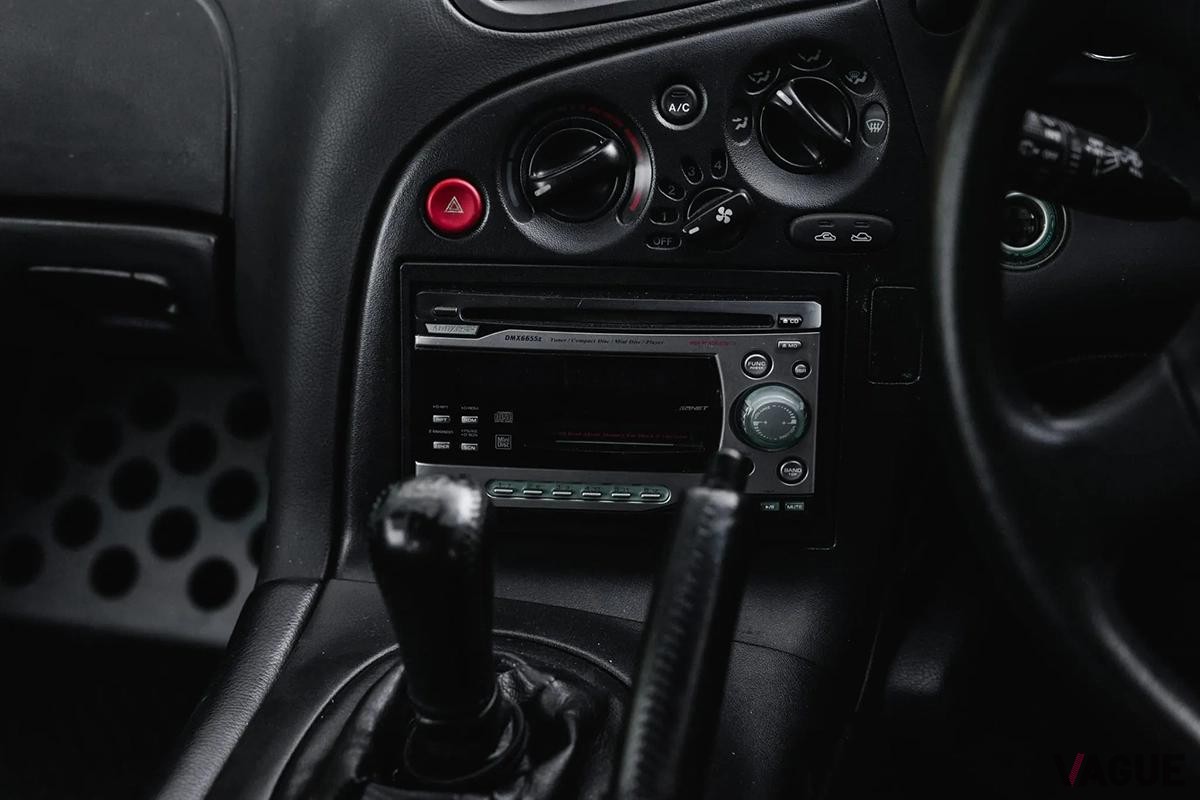 米国オークションに登場した1997年式マツダ「RX-7 タイプRS-R」のインテリア