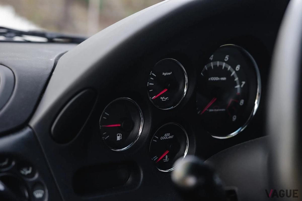 米国オークションに登場した1997年式マツダ「RX-7 タイプRS-R」のインテリア