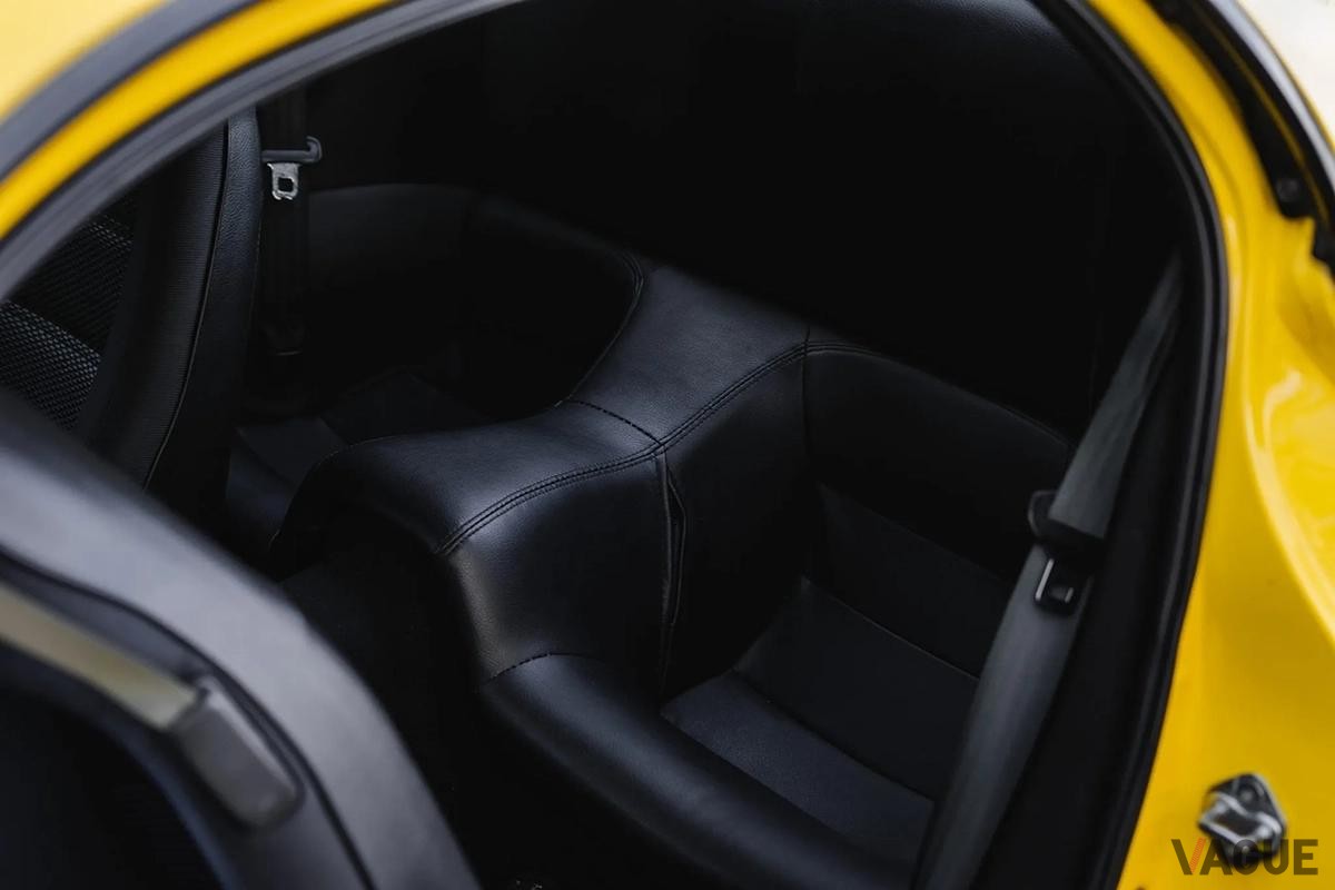 米国オークションに登場した1997年式マツダ「RX-7 タイプRS-R」のインテリア