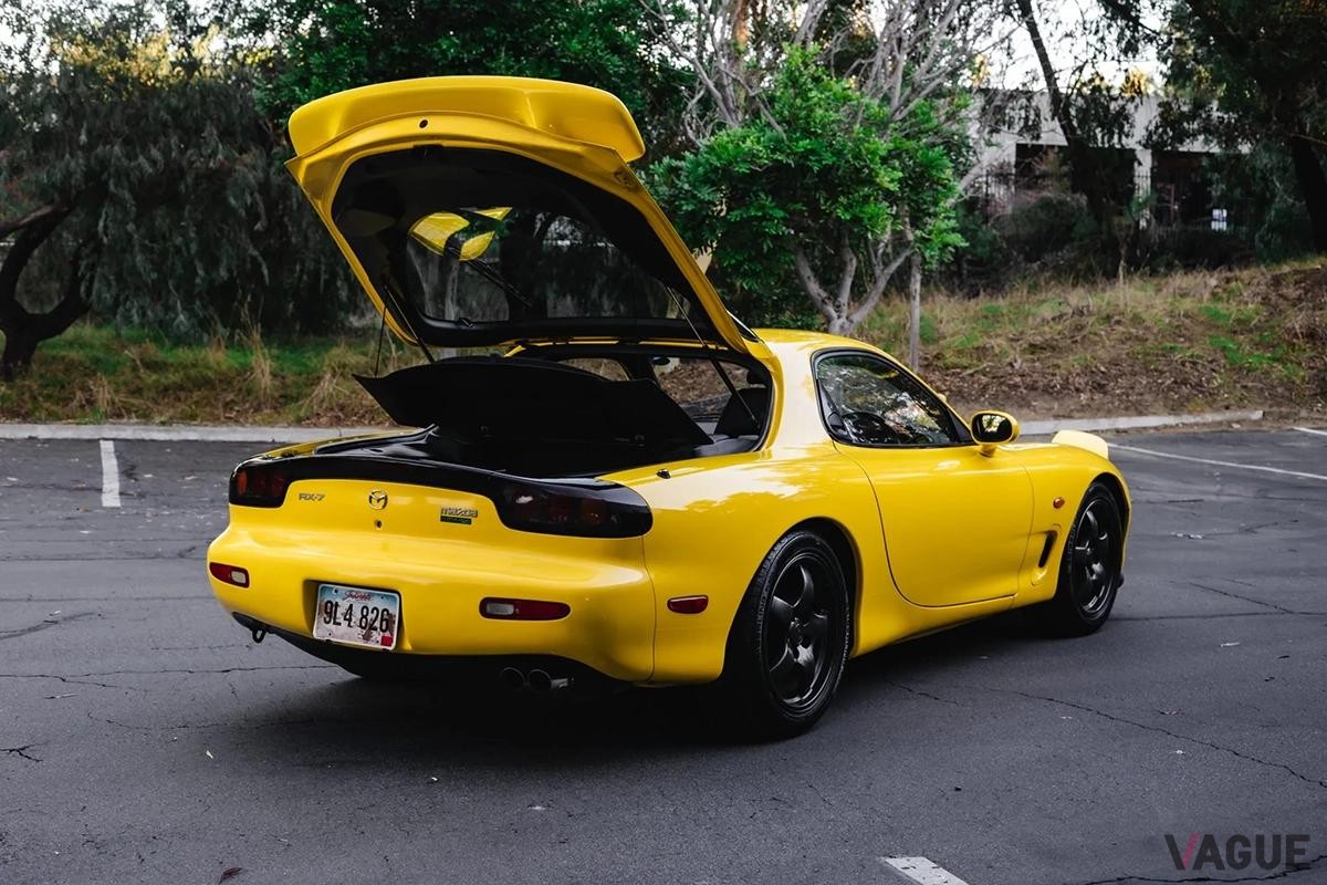 米国オークションに登場した1997年式マツダ「RX-7 タイプRS-R」