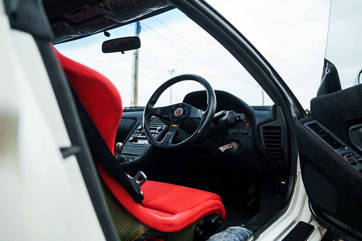 米国オークションに登場した1996年式ホンダ「NSX-R」のインテリア(C)2024 Courtesy of RM Sotheby's