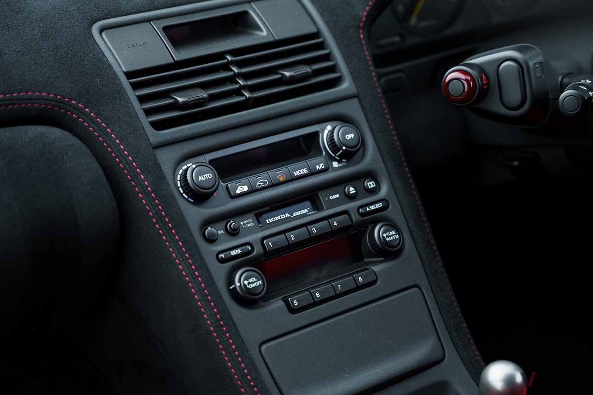 米国オークションに登場した1996年式ホンダ「NSX-R」のインテリア(C)2024 Courtesy of RM Sotheby's