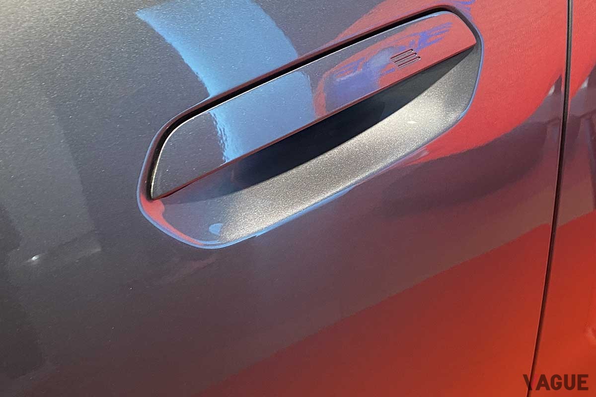 新型「ミニ・カントリーマン」のドアハンドルもフラップ型
