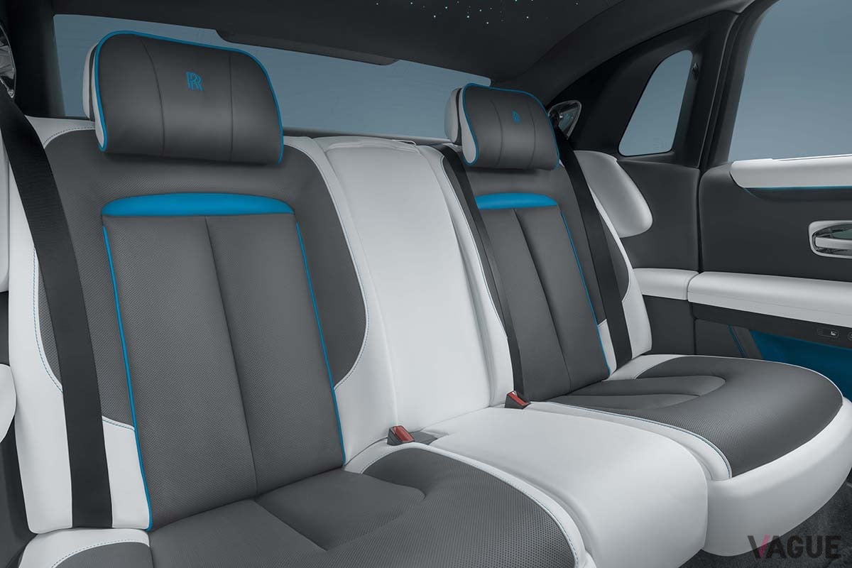 ロールス・ロイスの限定車「ゴースト プリズム」（ガンメタルグレー・ターコイズ）のインテリア