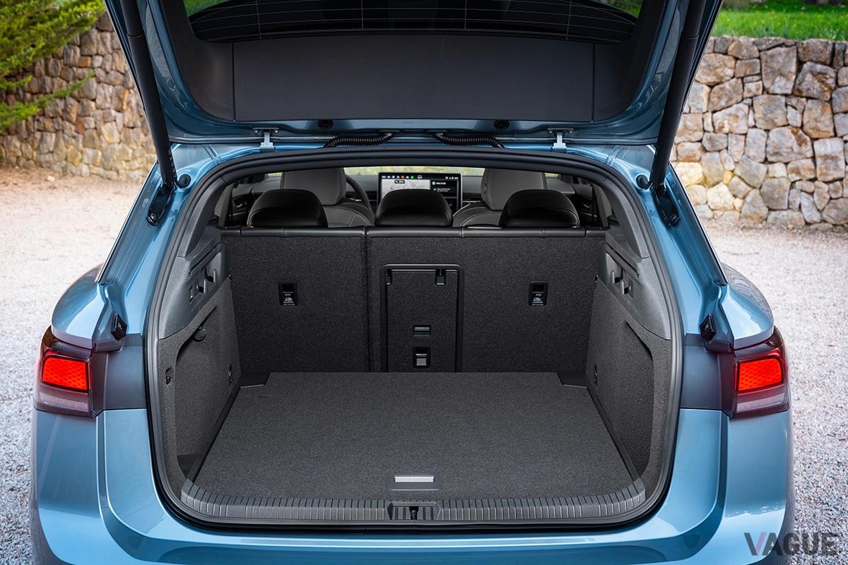 欧州市場で先行販売が開始されたVW新型「ID.7ツアラー」の荷室