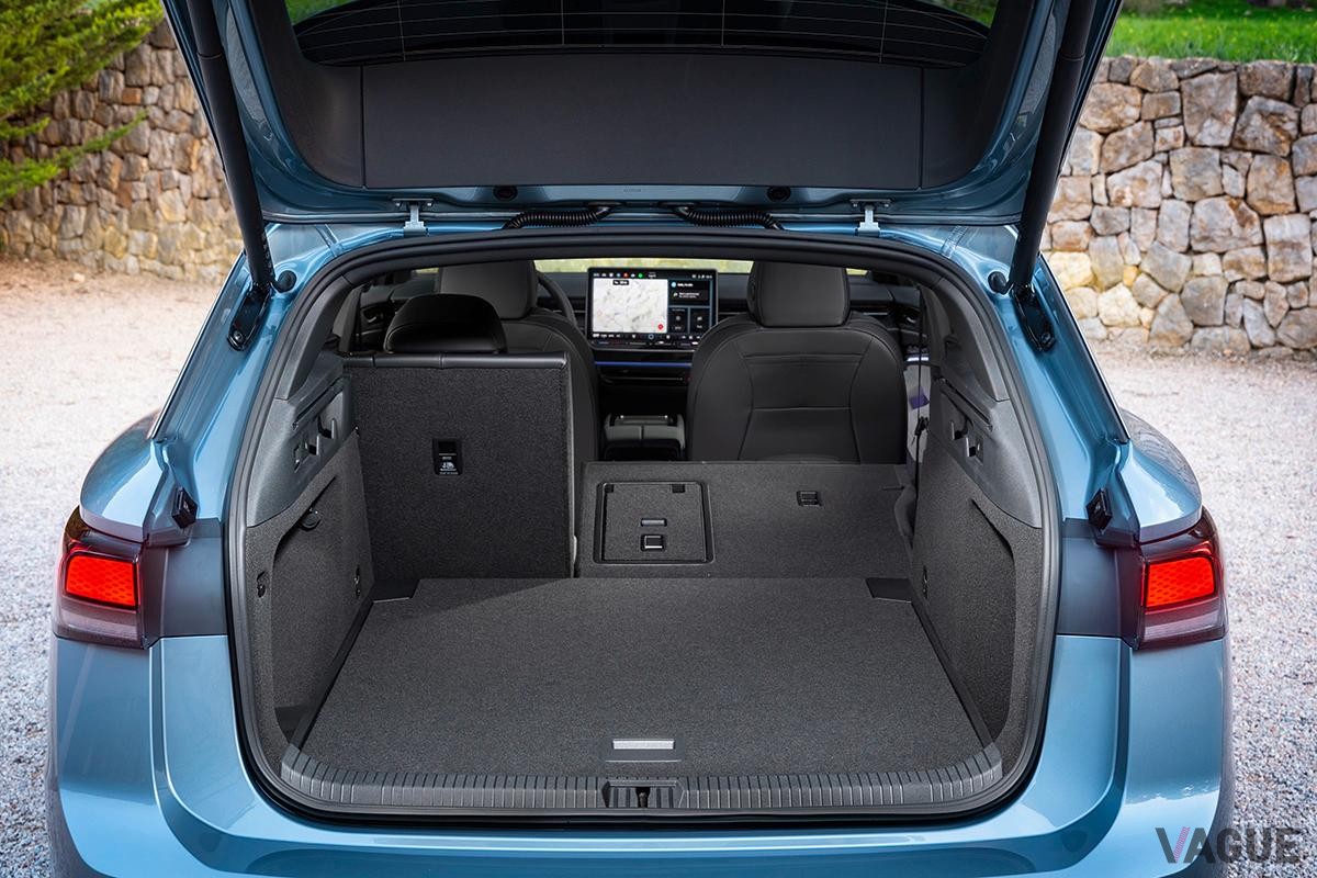 欧州市場で先行販売が開始されたVW新型「ID.7ツアラー」の荷室