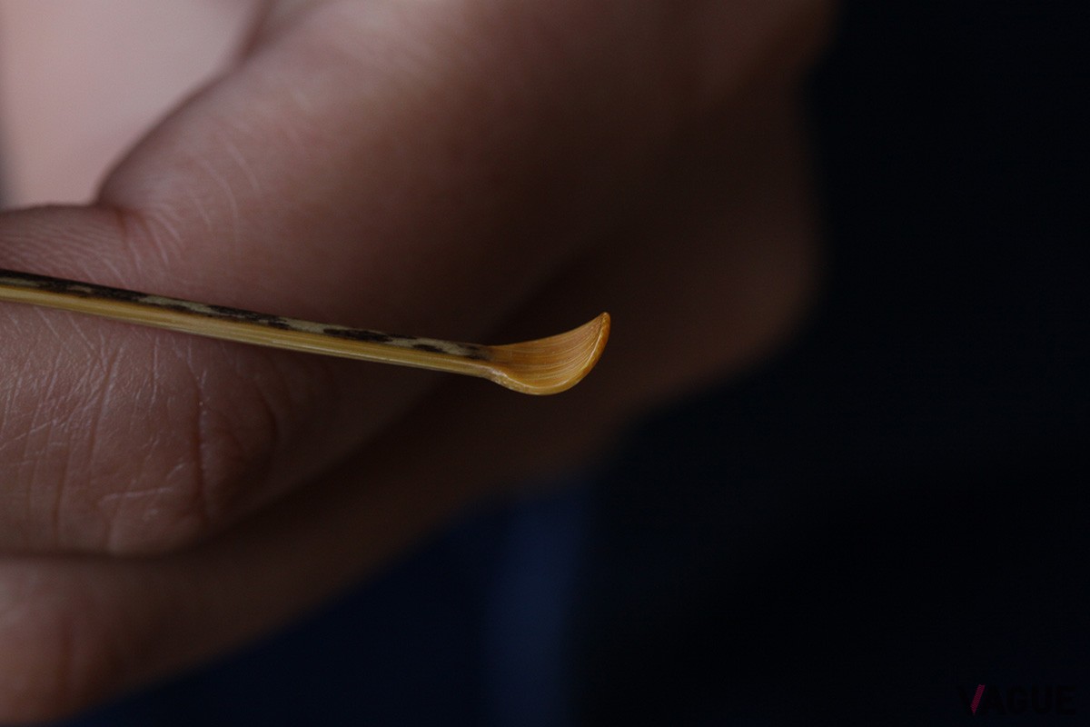 虎斑竹（とらふだけ）を厳選して使用し、職人が磨きあげる「名人作　虎竹耳かき」