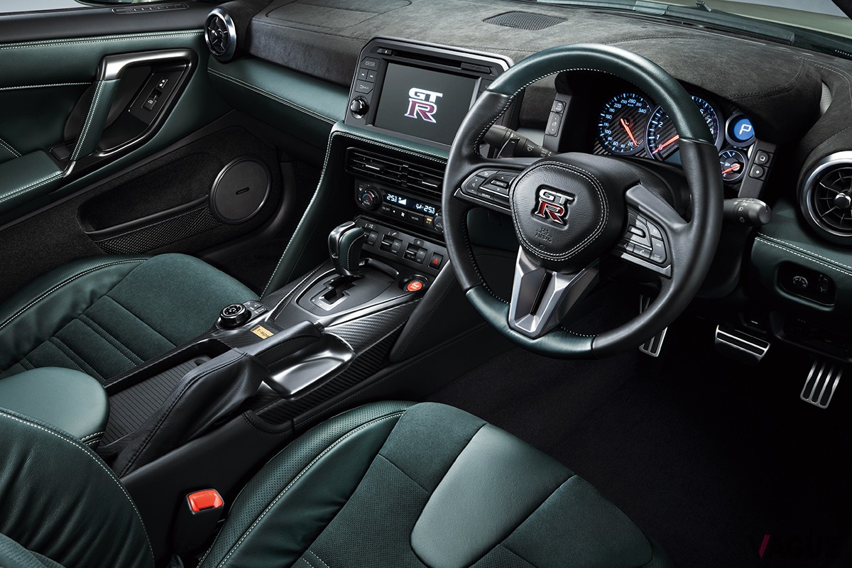 日産「GT-R」2025年モデルのインテリア