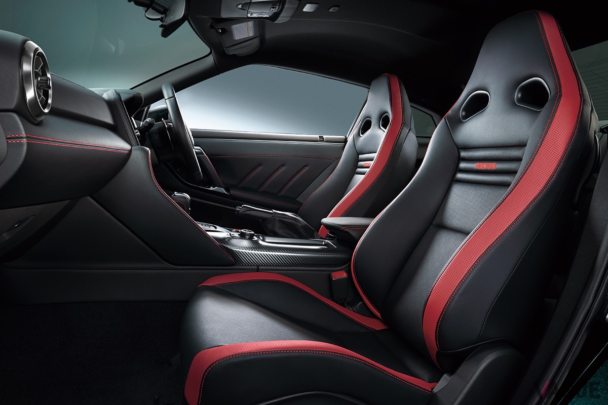 日産「GT-R」2025年モデルのインテリア