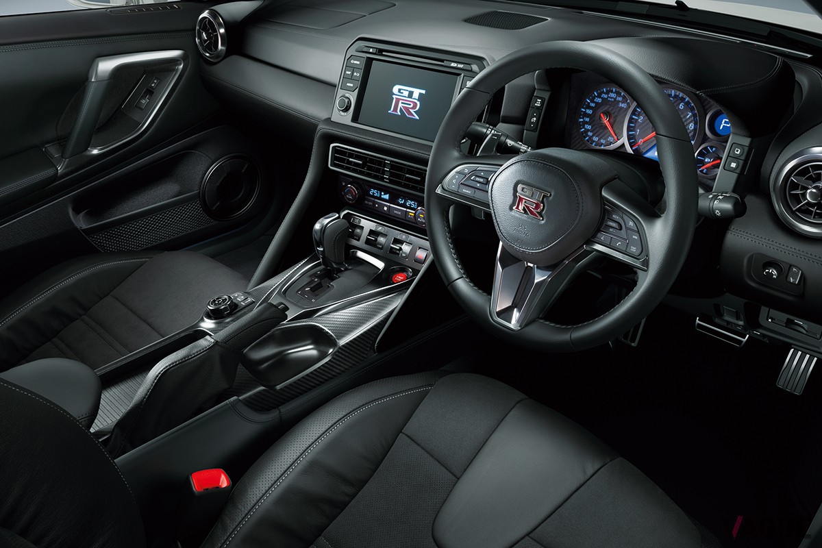 日産「GT-R」2025年モデルのインテリア