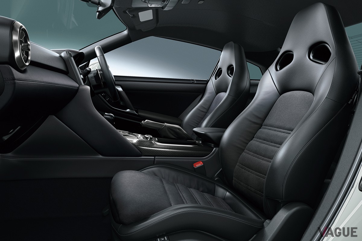 日産「GT-R」2025年モデルのインテリア