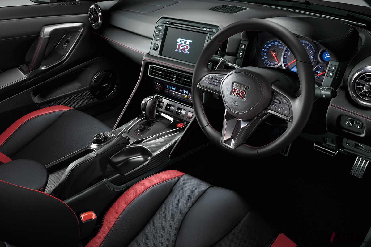 日産「GT-R」2025年モデルのインテリア