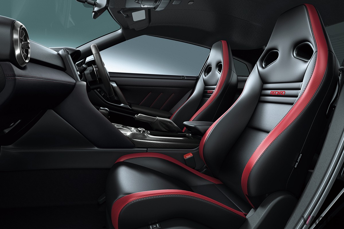 日産「GT-R」2025年モデルのインテリア