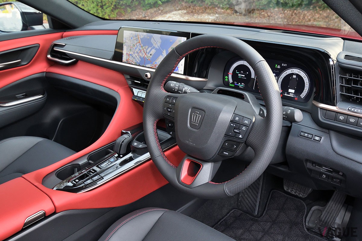 トヨタ「クラウン・スポーツ」のPHEV仕様「RS」グレードは、圧倒的な加速を味わえるスポーティモデル