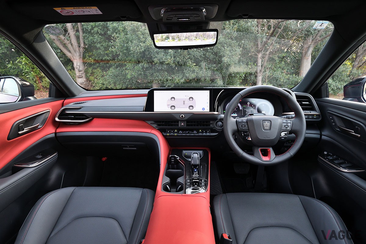 トヨタ「クラウン・スポーツ」のPHEV仕様「RS」グレードは、圧倒的な加速を味わえるスポーティモデル