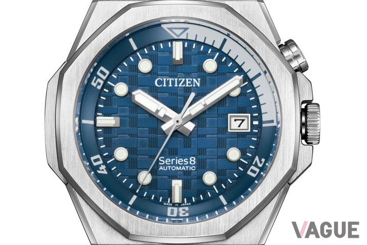 太めにデザインされた両回転インナーベゼルや時分針、ドットとバーを組み合わせたアワーマーカーなどディテールにもスポーツテイストを散りばめる