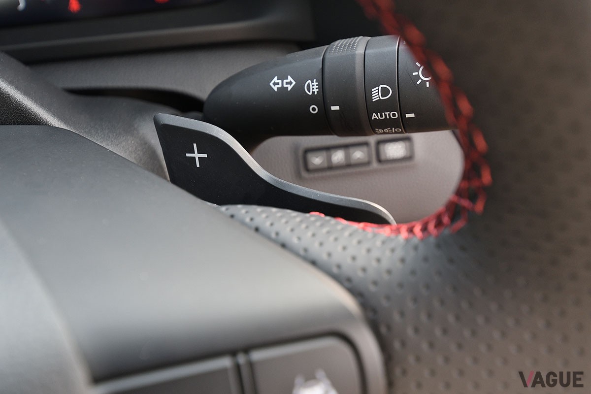 トヨタ「クラウン・スポーツ」のPHEV仕様「RS」グレードは、圧倒的な加速を味わえるスポーティモデル