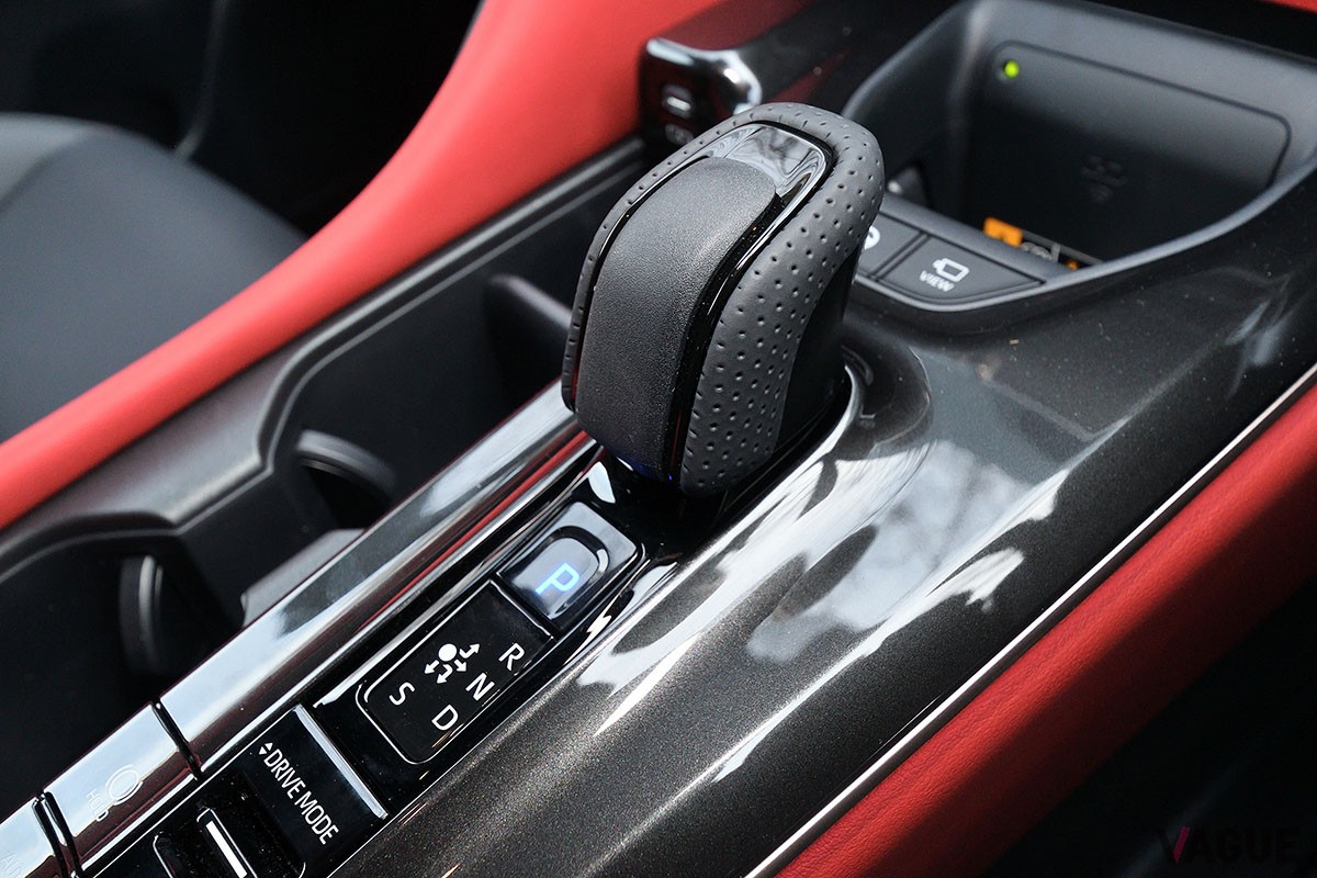 トヨタ「クラウン・スポーツ」のPHEV仕様「RS」グレードは、圧倒的な加速を味わえるスポーティモデル