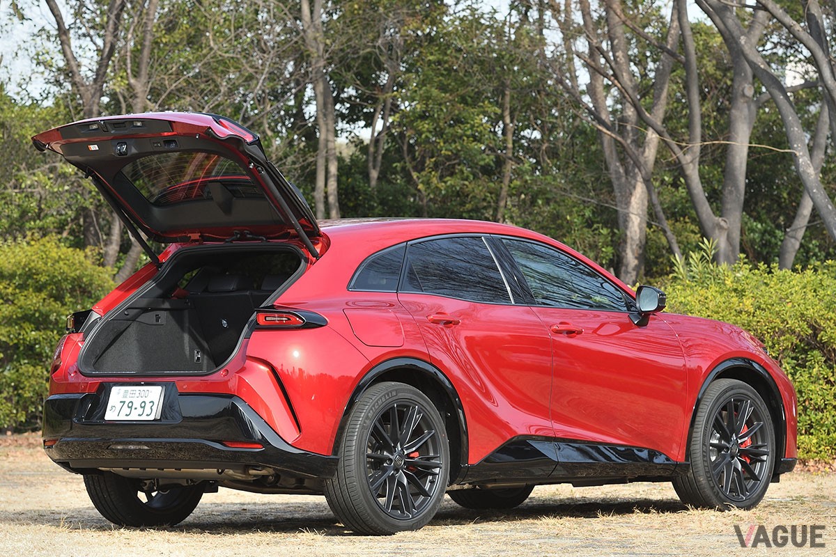 トヨタ「クラウン・スポーツ」のPHEV仕様「RS」グレードは、圧倒的な加速を味わえるスポーティモデル