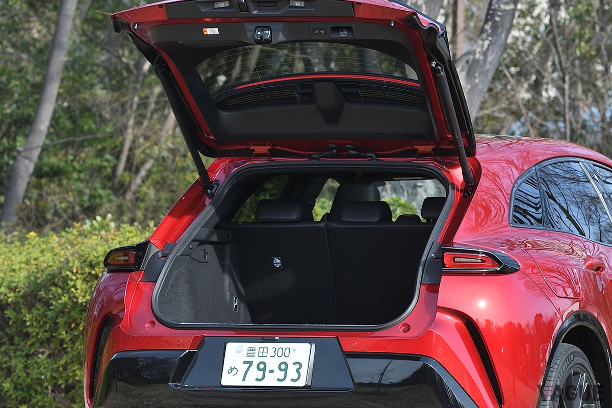 トヨタ「クラウン・スポーツ」のPHEV仕様「RS」グレードは、圧倒的な加速を味わえるスポーティモデル