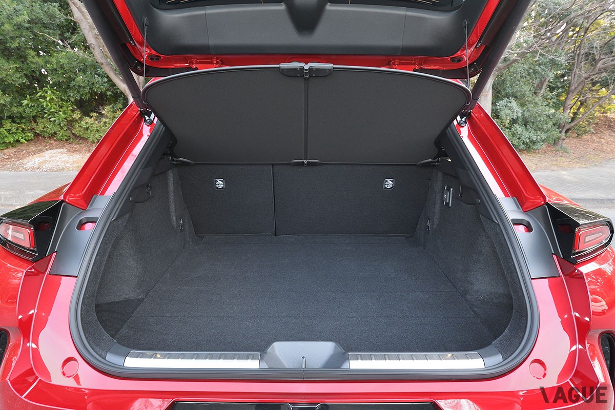 トヨタ「クラウン・スポーツ」のPHEV仕様「RS」グレードは、圧倒的な加速を味わえるスポーティモデル