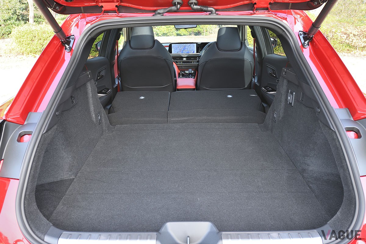 トヨタ「クラウン・スポーツ」のPHEV仕様「RS」グレードは、圧倒的な加速を味わえるスポーティモデル