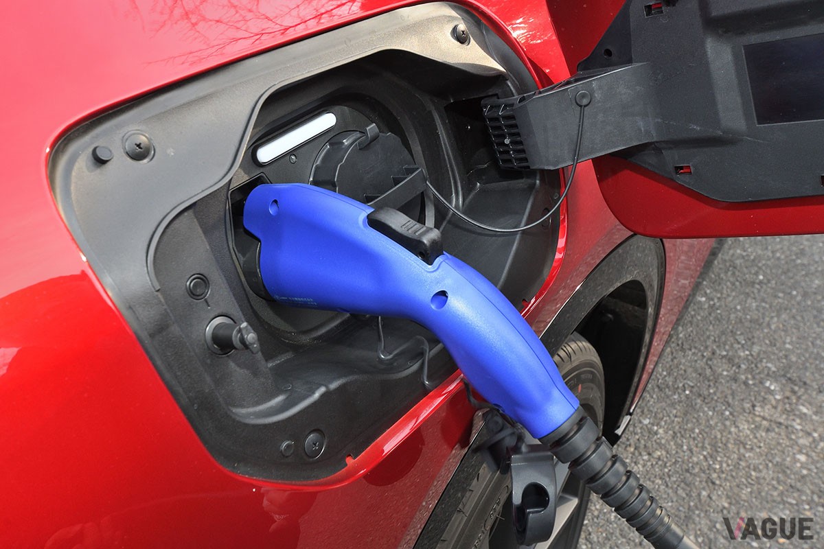 トヨタ「クラウン・スポーツ」のPHEV仕様「RS」グレードは、圧倒的な加速を味わえるスポーティモデル