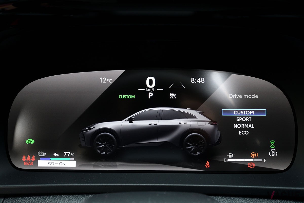 トヨタ「クラウン・スポーツ」のPHEV仕様「RS」グレードは、圧倒的な加速を味わえるスポーティモデル