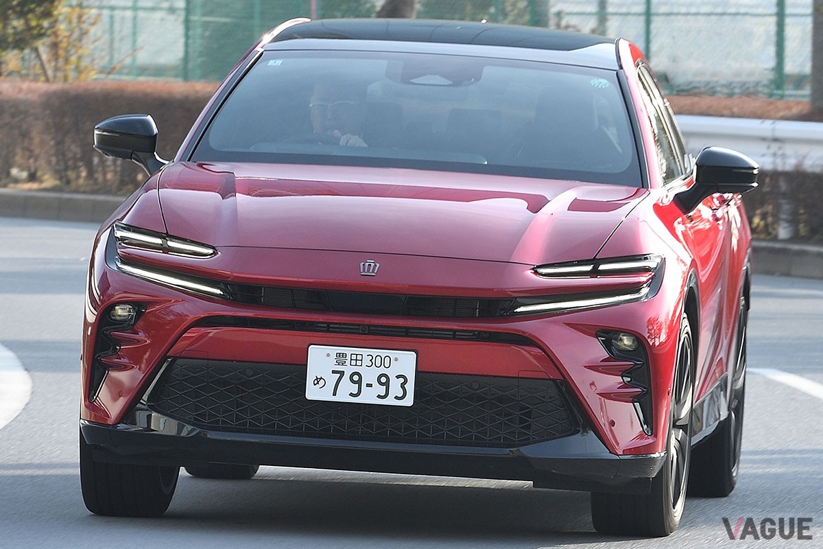 トヨタ「クラウン・スポーツ」のPHEV仕様「RS」グレードは、圧倒的な加速を味わえるスポーティモデル