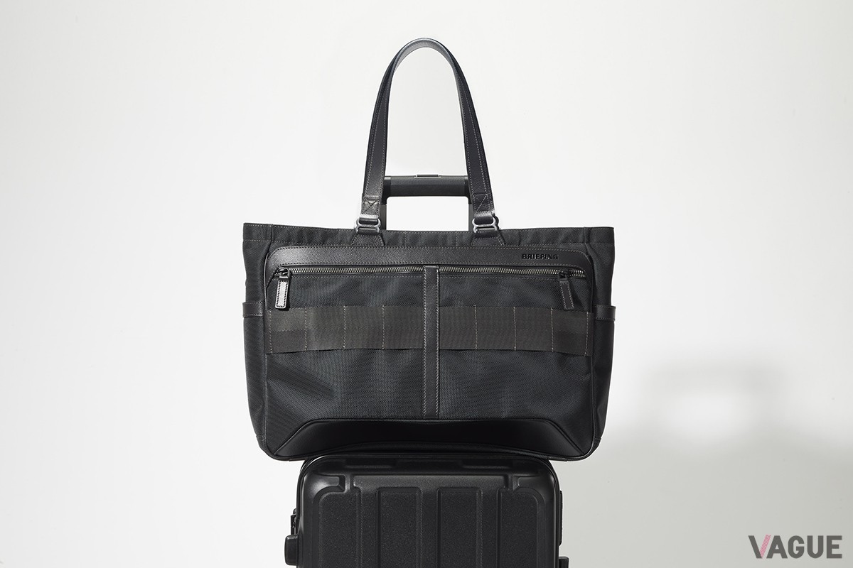 キャリーケースにプラスしてそのまま出張へ。耐久性も高くヘビーに扱える。